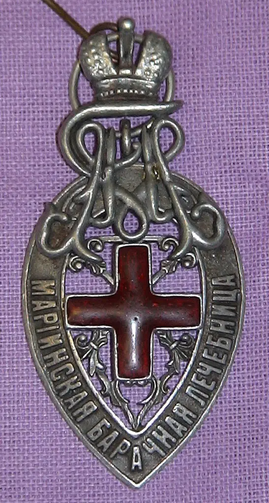 Знак жертвователя в пользу Мариинской барачной лечебницы. Аверс
